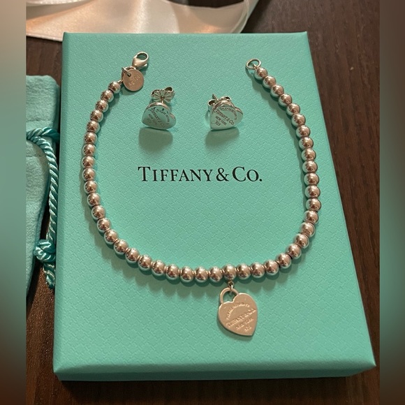 Return to Tiffany Silver Earrings & Bracelet Set - Picture 1 of 13